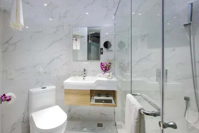 Deluxe, Queen Bed, No Window، Adora Mira Hotel (formerly Ramada Encore By Wyndham Saigon D1) 8/9