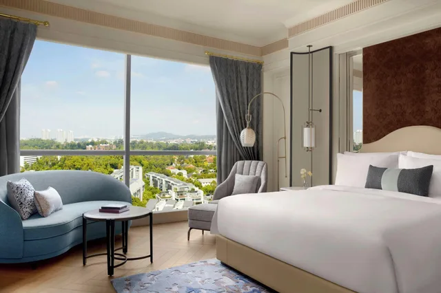 غرفة ديلوكس بسرير مزدوج بإطلالة على الحديقة، The St Regis Singapore 1/2