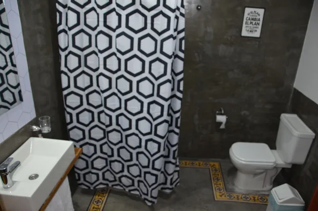 غرفة ثلاثية بثلاثة أسرّة، Sabatico Travelers Hostel 3/3