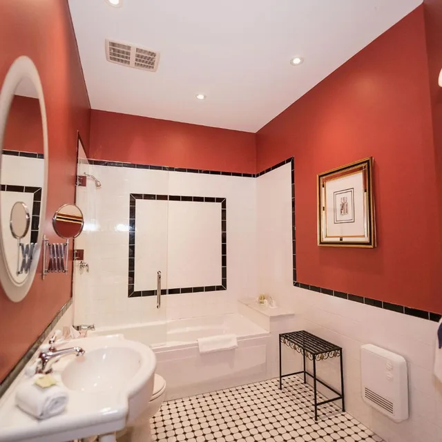 غرفة سوبيريور بسرير كينج وسرير كوين، Manoir Sherbrooke 5/6