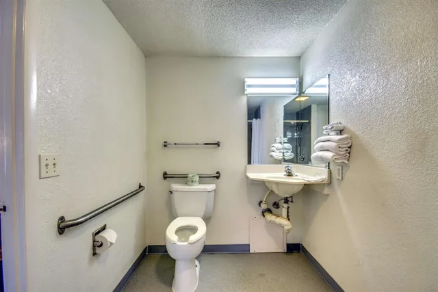 1 Queen Bed ADA/RI Shower، Motel6 Saint Joseph, MO 3/4