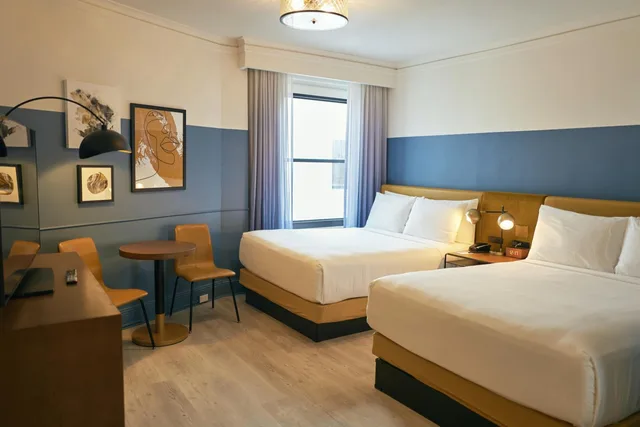 غرفة ديلوكس رباعية بسريرين كوين، HOTEL JULIAN 1/3