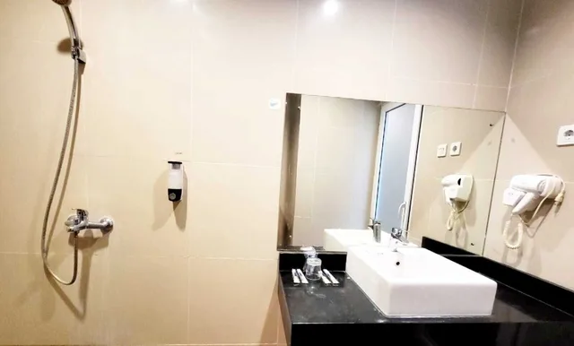 Family, 2 Double Beds, Hotel Marilyn Serpong - Tangerang Selatan 5/5