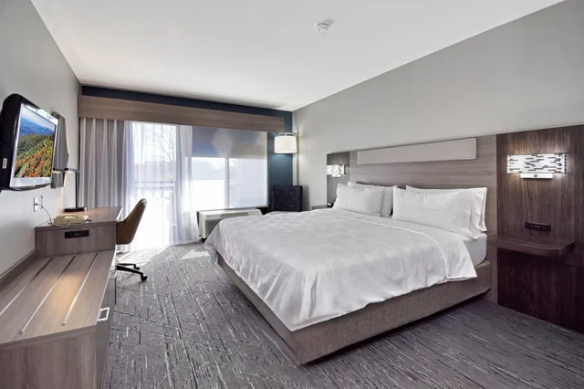 غرفة بسرير مزدوج لذوي الإعاقة، Holiday Inn Express Boone 3/6