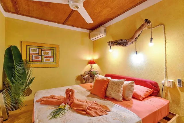 فيلا عائلية بسرير كينج وسرير فردي وسريرين كوين بـ3 غرف نوم مع أريكة، Chalet Tropical Village B&amp;B 5/10