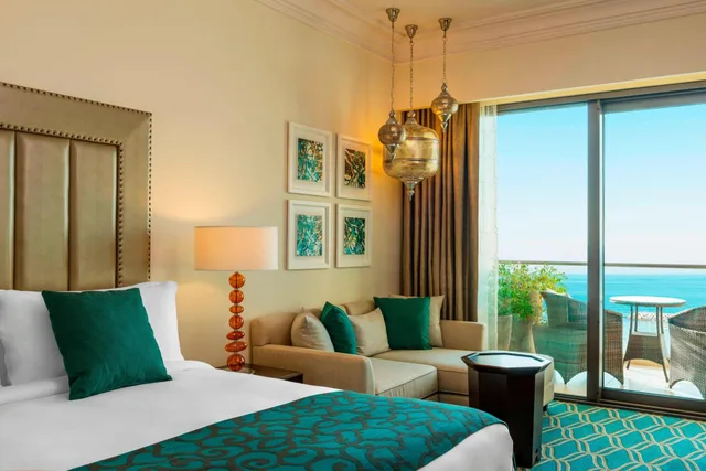 غرفة ديلوكس بسرير كينج بإطلالة على البحر بشرفة، Ajman Saray, a Luxury Collection Resort, Ajman 4/10