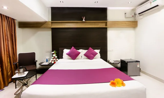 غرفة كلوب بسرير مزدوج وسرير فردي، Prajwal By Mango Hotels 2/5