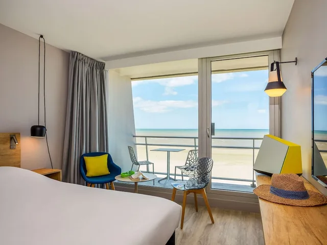 غرفة قياسية بسريرين منفصلين بإطلالة على البحر بشرفة، Ibis Le Touquet Thalassa 6/9