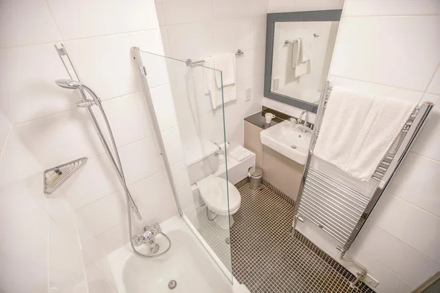 Contemporary, Standard, Double Bed، Denham Grove 4/4
