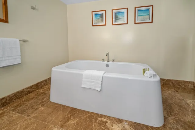 3 Bedrooms, Hokulani, Suite, 3 King Beds, Ocean View, 3 Bathrooms, Sofa, OUTRIGGER Honua Kai Resort & Spa 7/10