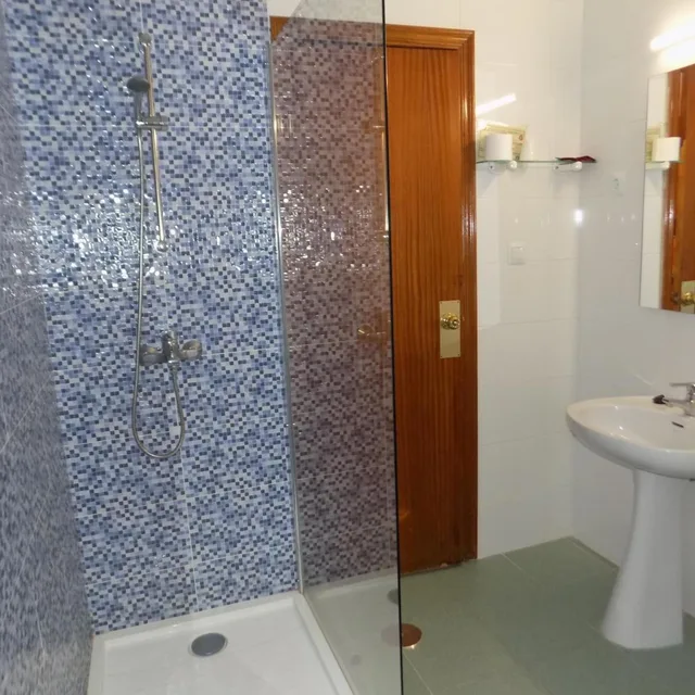 غرفة ثلاثية، Hotel La Barca 7/8