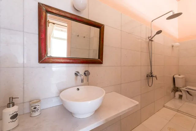 غرفة رئاسية بسرير كينج بإطلالة على البحر بشرفة، Villa Maria 2/2
