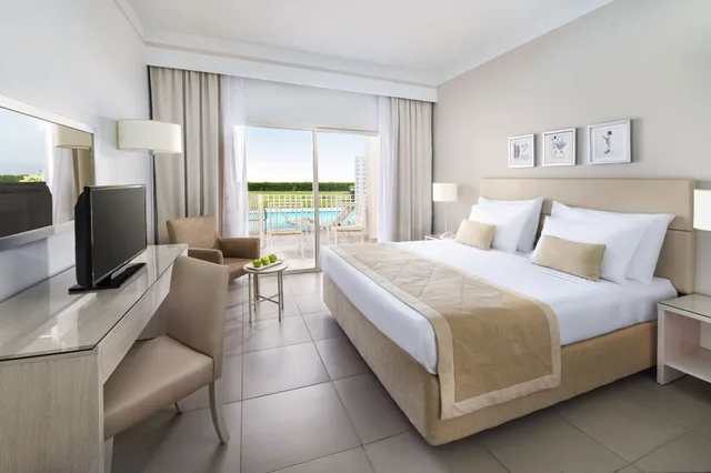 Swim Up, Superior, Queen Bed، JAZ Aquaviva 2/3