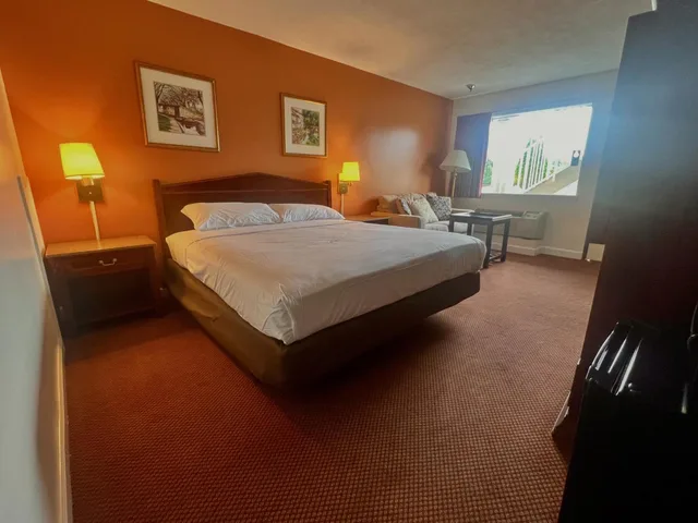 Room, King Bed, Smoking, Motel6 Culpeper, VA 1/10