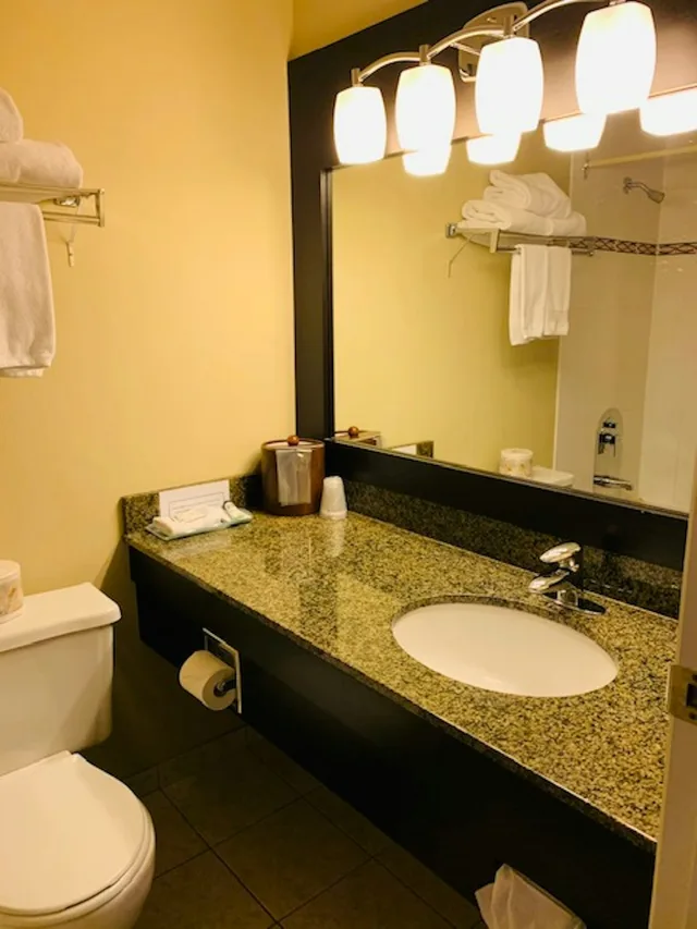غرفة بسرير كينج، Anchor Inn And Suites 2/2