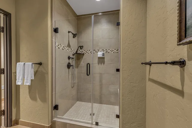 غرفة بسرير كينج بشرفة، The Murieta Inn & Spa 2/2