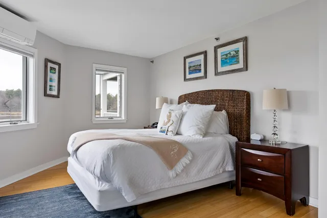 Room, Queen Bed, Port Side، Nonantum Resort 1/1