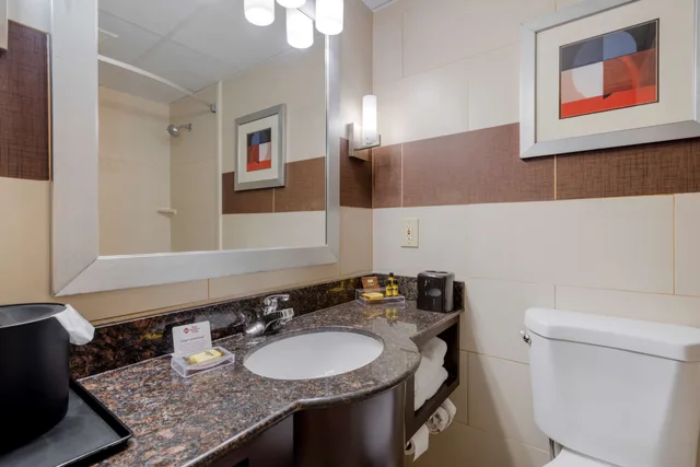 جناح بسرير كينج مع أريكة بحوض جاكوزي، Best Western Plus Poconos Hotel 7/7