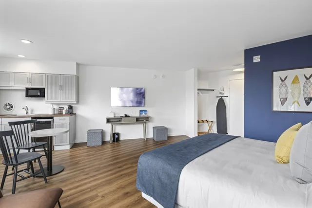 غرفة بريميوم بسرير كينج بمطبخ صغير، Sea Harbor Hotel 2/4