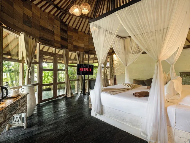 Lodge, King Bed, Pool Side, Biu Biu Resort Bali 7/10