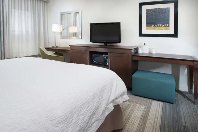 غرفة بسرير كينج بحوض استحمام لذوي الإعاقة، Hampton Inn by Hilton Tiffin 1/2