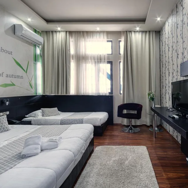 غرفة ثلاثية، Gallery Art Hotel 1/8