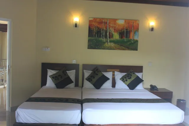 غرفة قياسية ثلاثية، Grand 7 Hotel Thalawathugoda (ex Seven Eleven Hotel) 1/2