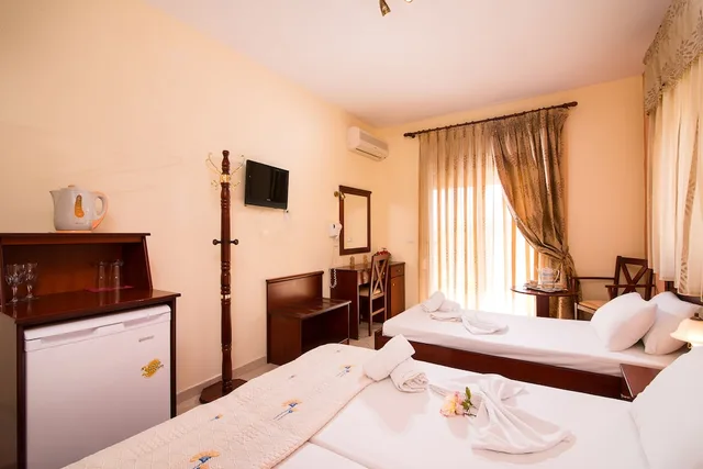 غرفة قياسية ثلاثية بثلاثة أسرّة، Diamond Hotel 1/3