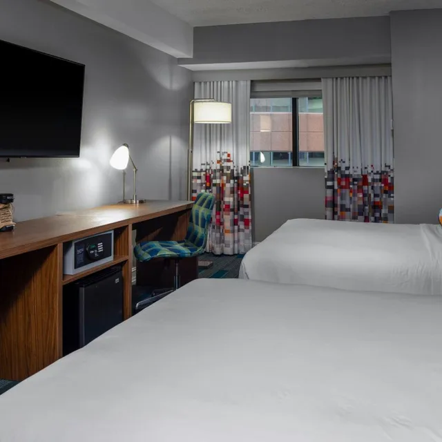 Guest Room, Traditional, 2 Queen Beds, Aloft Nashville West End 1/6