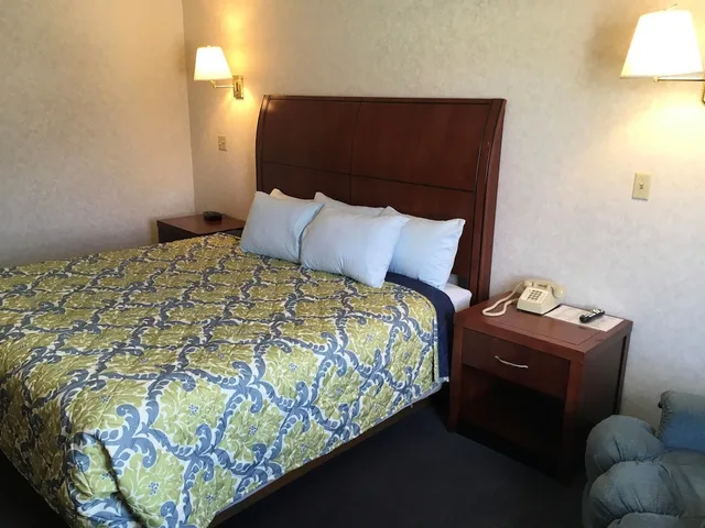 غرفة بسرير كوين، Americas Best Value Inn Decatur In 5/9