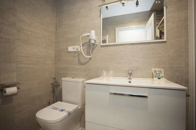 غرفة قياسية بسرير كوين بإطلالة على المدينة، Hostal Aresol 4/5