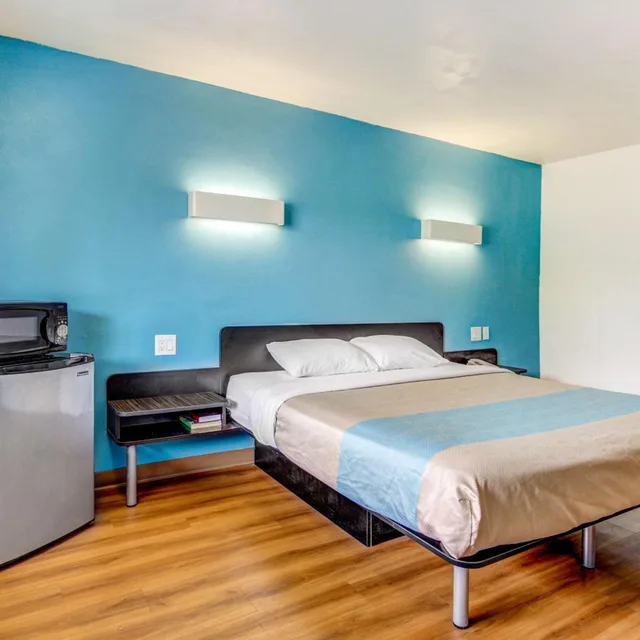 غرفة بسرير كينج لذوي الإعاقة، Motel6 Waco, TX - Lacy Lakeview 2/8