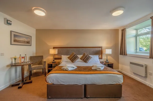 Courtyard, Twin Beds, Outdoor Building، Muthu Newton Hotel 1/10