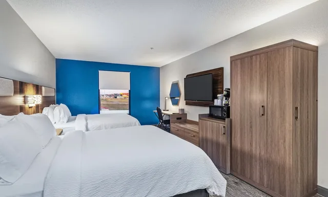 غرفة قياسية بسريرين كوين، Holiday Inn Express New Albany 1/8