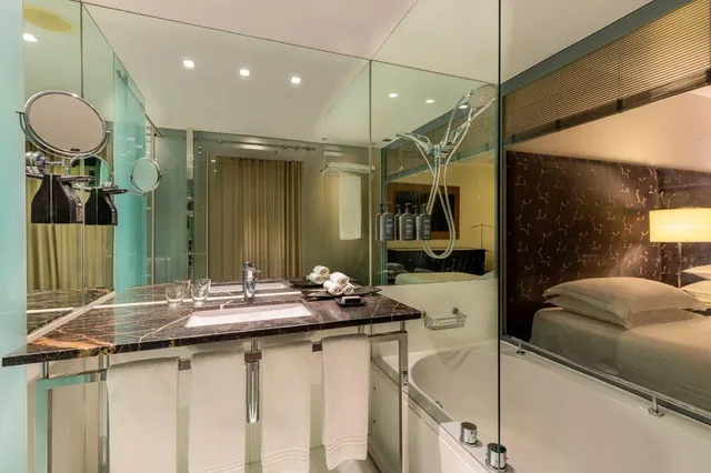 Guest Room, Premium, Twin Beds, Pool Access, High Floor، SHERATON LISBOA HOTEL AND SPA 3/3