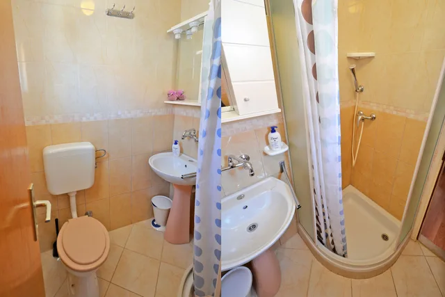 غرفة قياسية بسرير كوين بغرفة نوم واحدة مع أريكة، ROOMS SUNCE ISLAND RESIDENCE 4/4