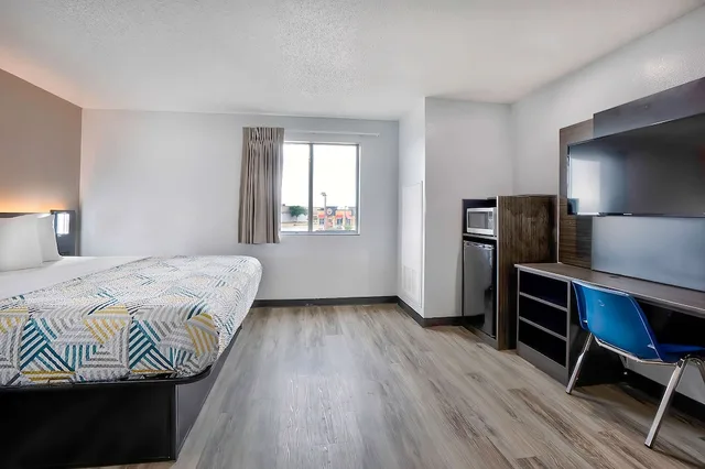 غرفة قياسية بسرير كينج، Motel6 Benbrook, TX - Fort Worth 2/6