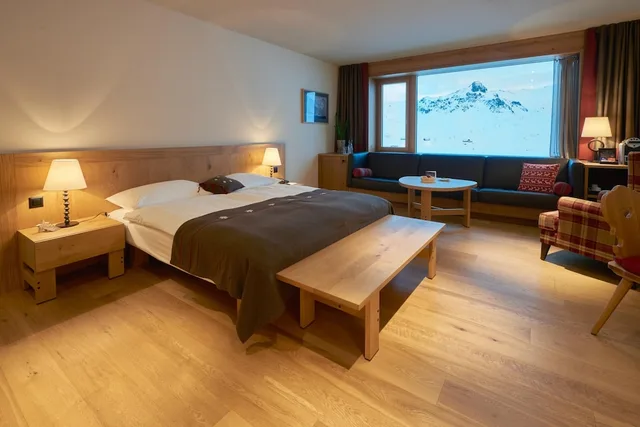 غرفة بسرير مزدوج بإطلالة على البحيرة، Frutt Resort 3/6