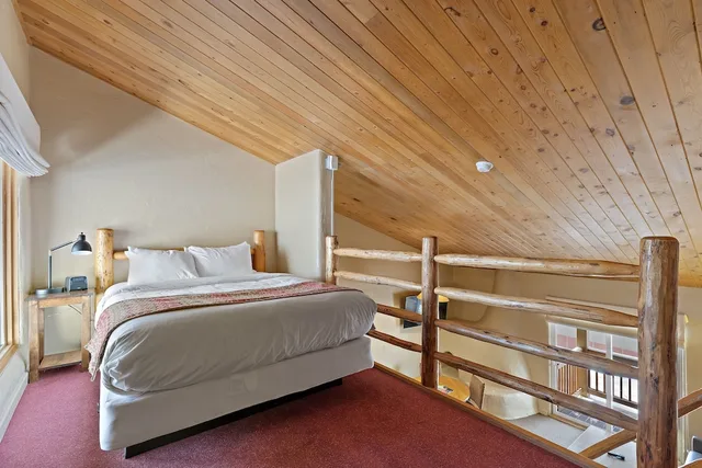 Loft, Lodge, Bunk Bed, Queen Bed, Sofa، Sioux Lodge Suites by Grand Targhee Resort 3/7