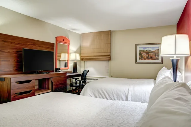 غرفة بسريرين كوين لذوي الإعاقة، Hampton Inn St. Joseph 2/6
