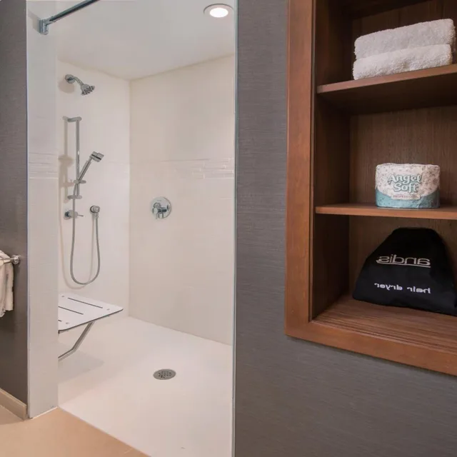 1 Bedroom, Suite, King Bed, Skyline View, Sofa, Corner، RESIDENCE INN BALTIMORE AT THE JOHNS HOPKINS MEDICAL CAMPUS 7/9