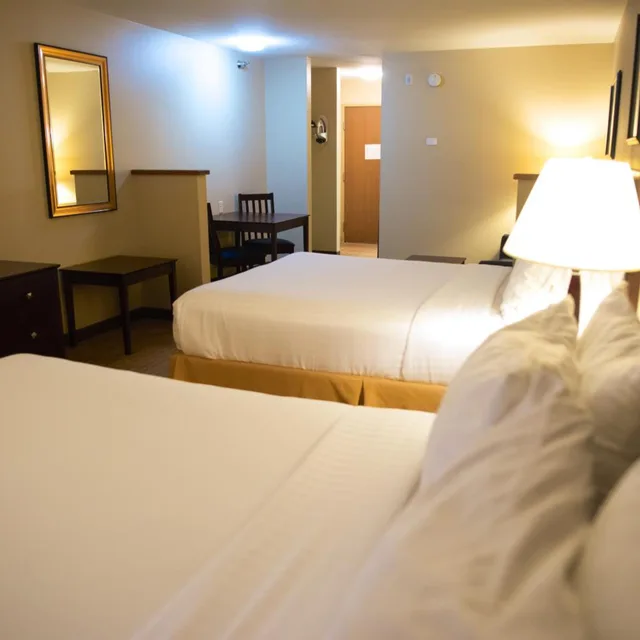 غرفة قياسية بسريرين كوين بحوض استحمام لذوي الإعاقة، Holiday Inn Express Devils Lake 5/10