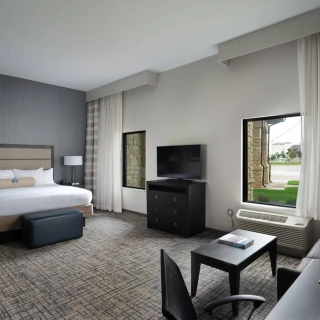 غرفة بسرير كينج بشرفة، Shangri La Resort Afton 2/3