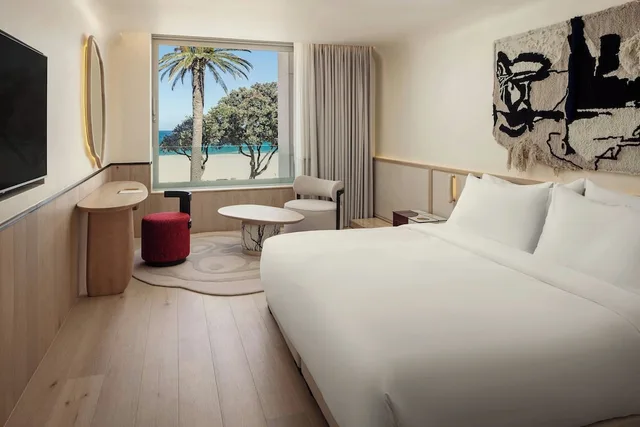 غرفة تنفيذية بسرير كينج بإطلالة على البحر، Place on the Bay 2/5