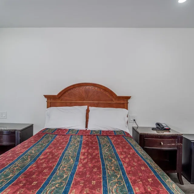 غرفة بسرير كينج وسرير كوين، Alameda Motel San Jose 3/3
