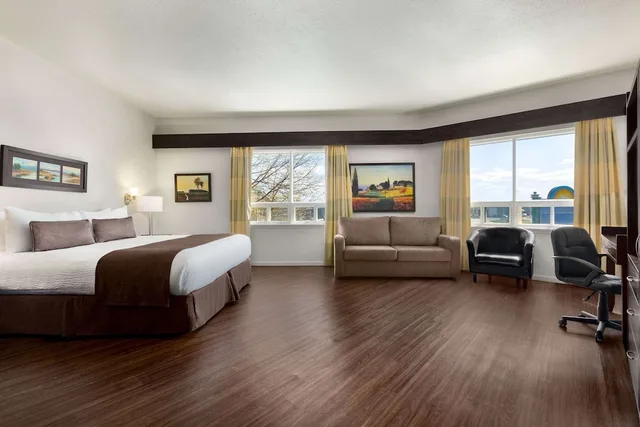 جناح بسرير كينج في الطابق الأرضي، Days Inn By Wyndham Montmagny 1/2