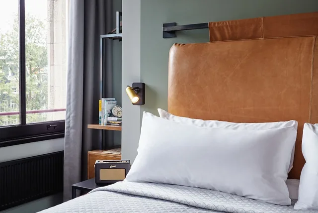 غرفة مريحة بسرير كوين بإطلالة على القناة، The Hoxton Amsterdam 7/9