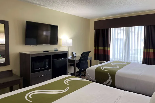 Efficiency, Studio, 2 Queen Beds، AmericInn by Wyndham Fort Atkinson 2/5