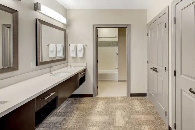 جناح بسريرين كينج بغرفتي نوم بمطبخ في الطابق الأرضي، Staybridge Suites BALTIMORE INNER HARBOR 7/8