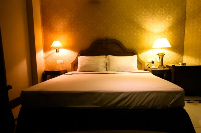 Deluxe Double Room(One Queen Bed) with One Way Shuttle Transfer، Sea Shell Hotel 2/2